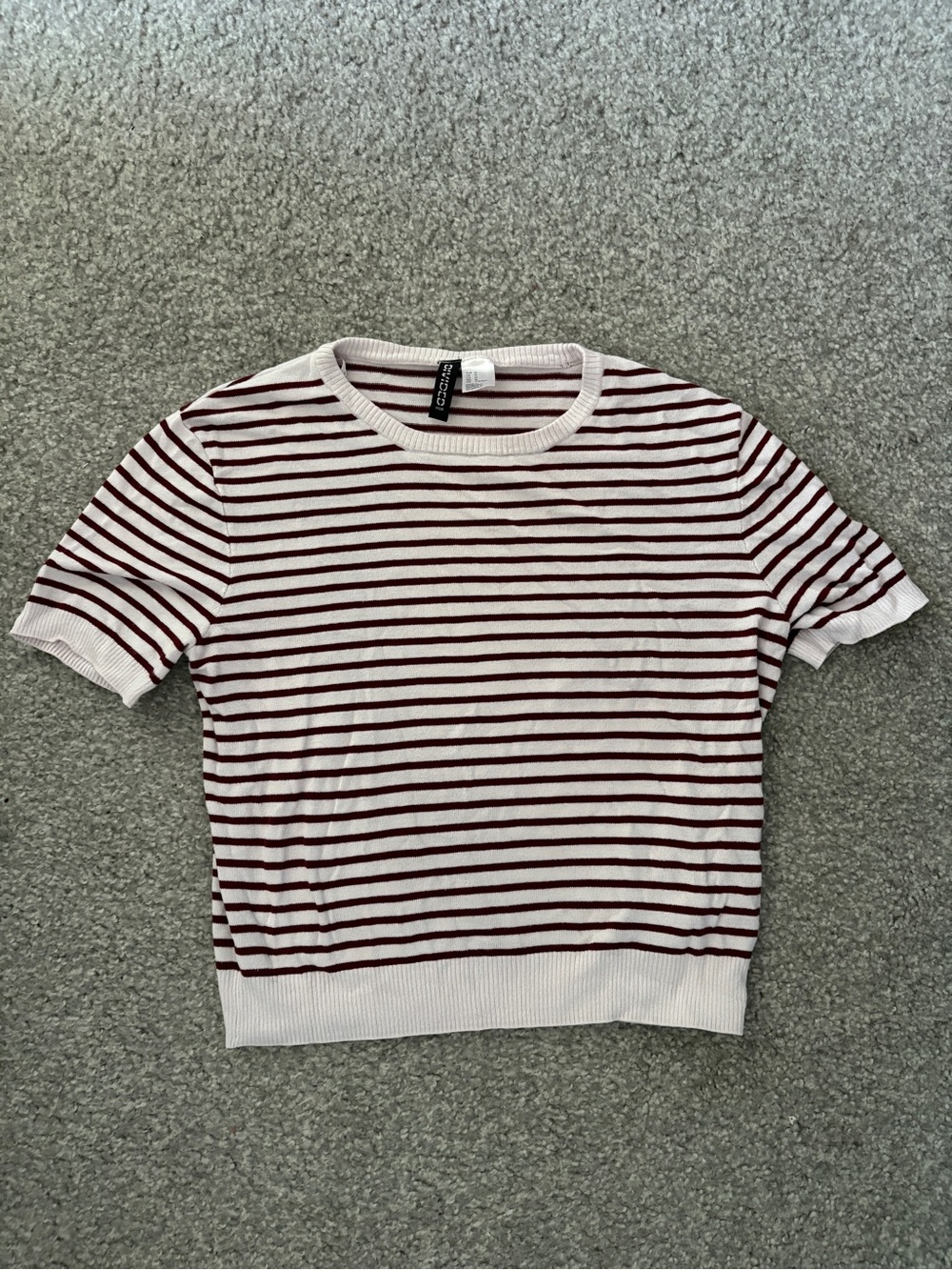 H&M White and Burgundy Striped Short Sleeve Knit Top